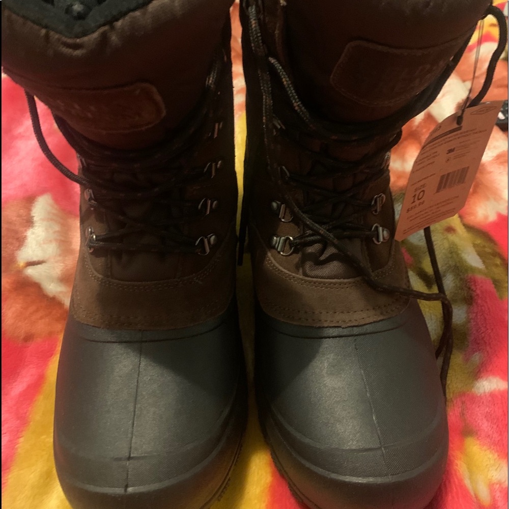 Field and stream snow boots